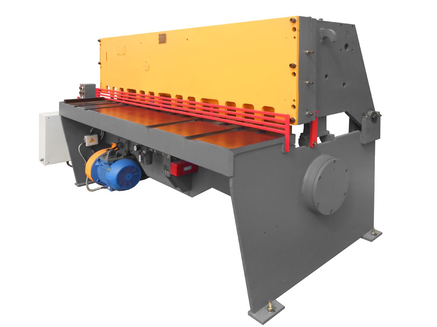 Ножницы гильотинные пневматические модели НА3216. Вид спереди