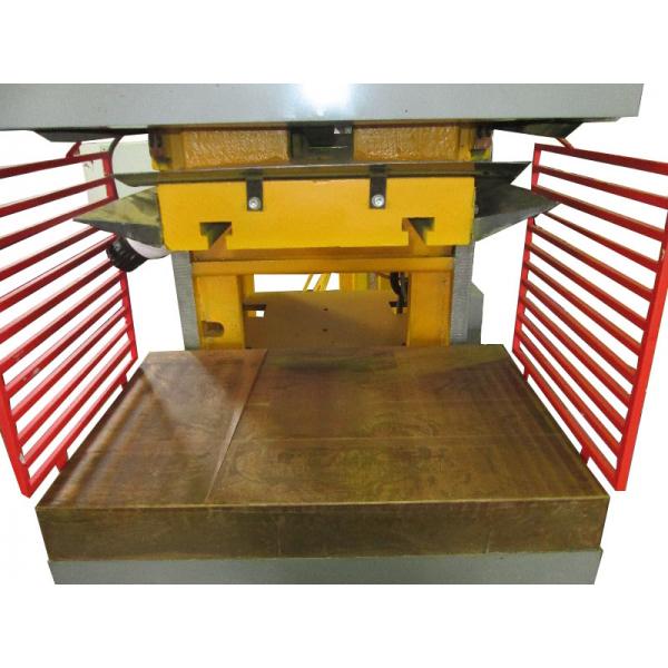 Пресс механический однокривошипный модели КВ2132Г. Вид спереди