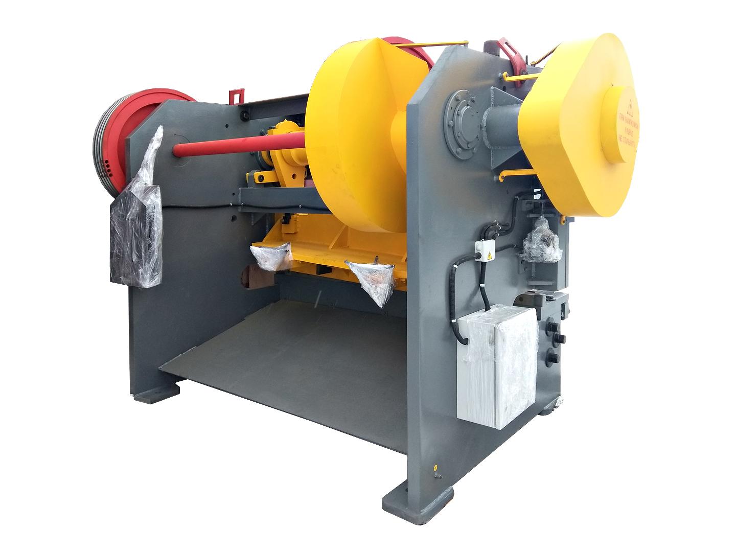 Ножницы гильотинные электромеханические модели Н478.01. Вид сзади