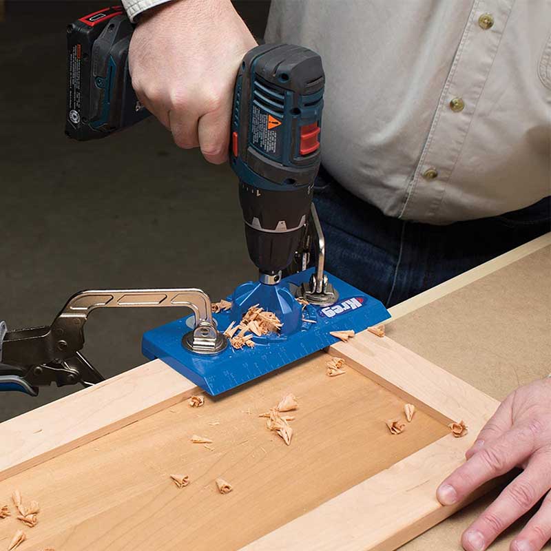 Concealed Hinge Jig от компании KREG позволяет легко и точно устанавливать двери шкафов и кабинетов, используя потайные петли