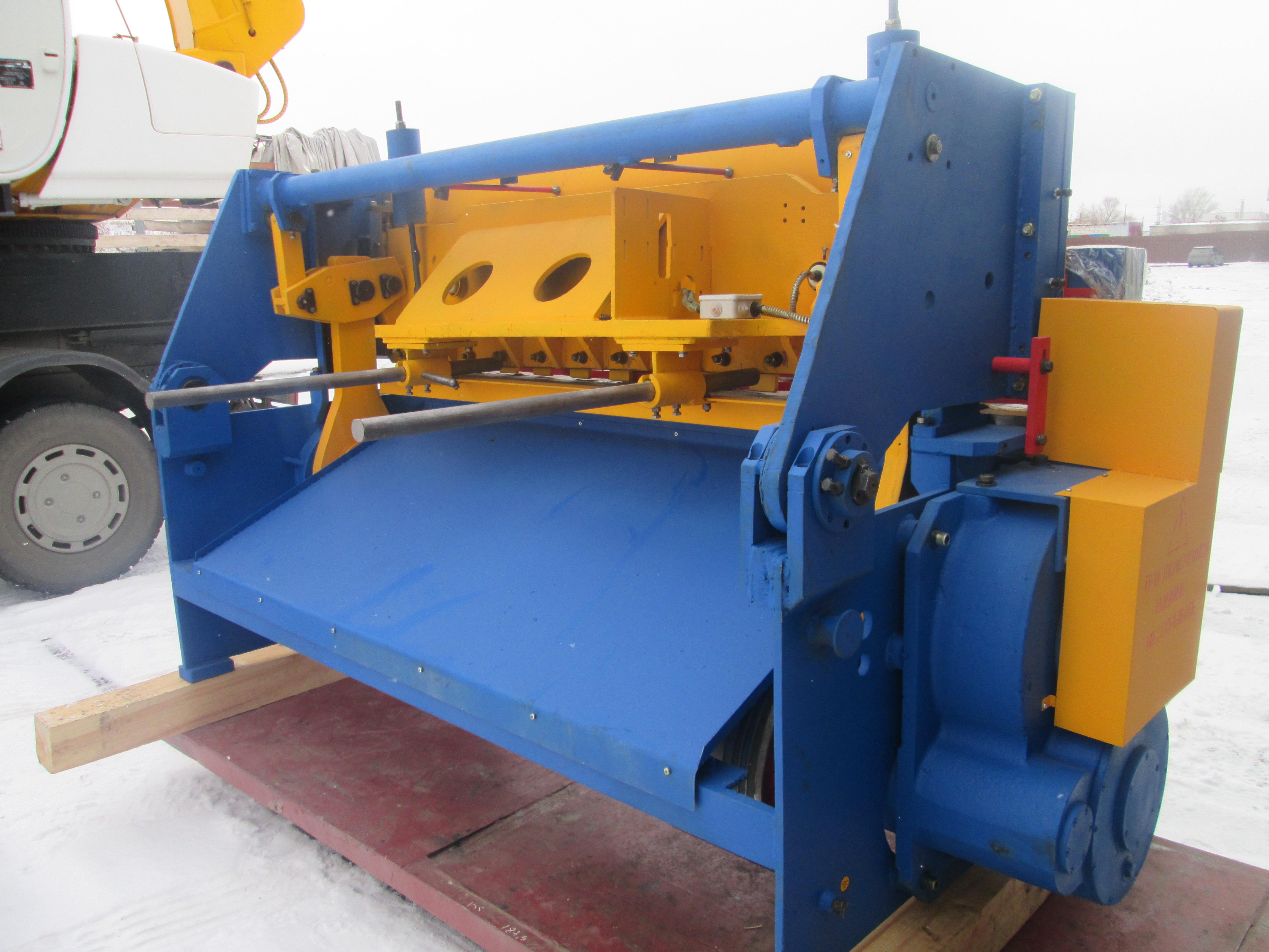 Ножницы электромеханические модели НК3418А.Вид сзади