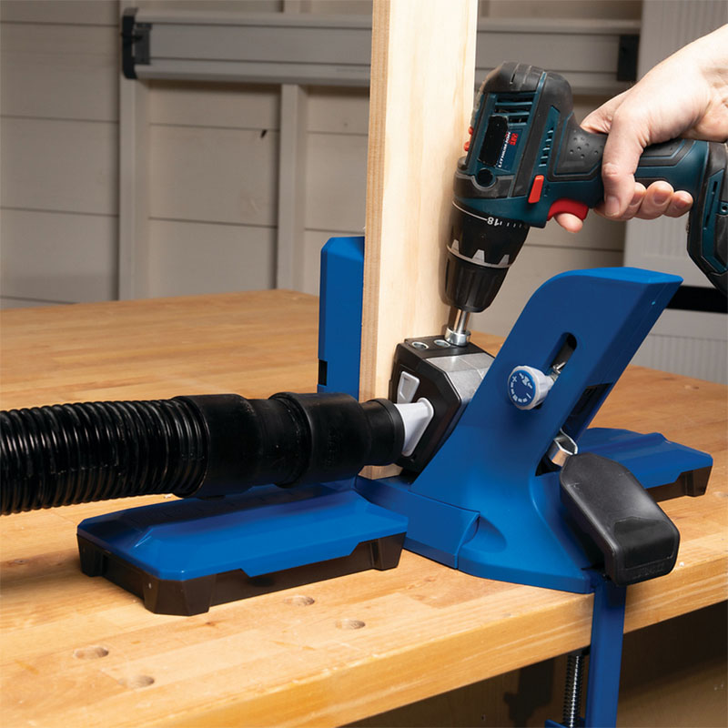 Кондуктор Kreg Pocket-Hole Jig 720 имеет штуцер для подключения пылесоса