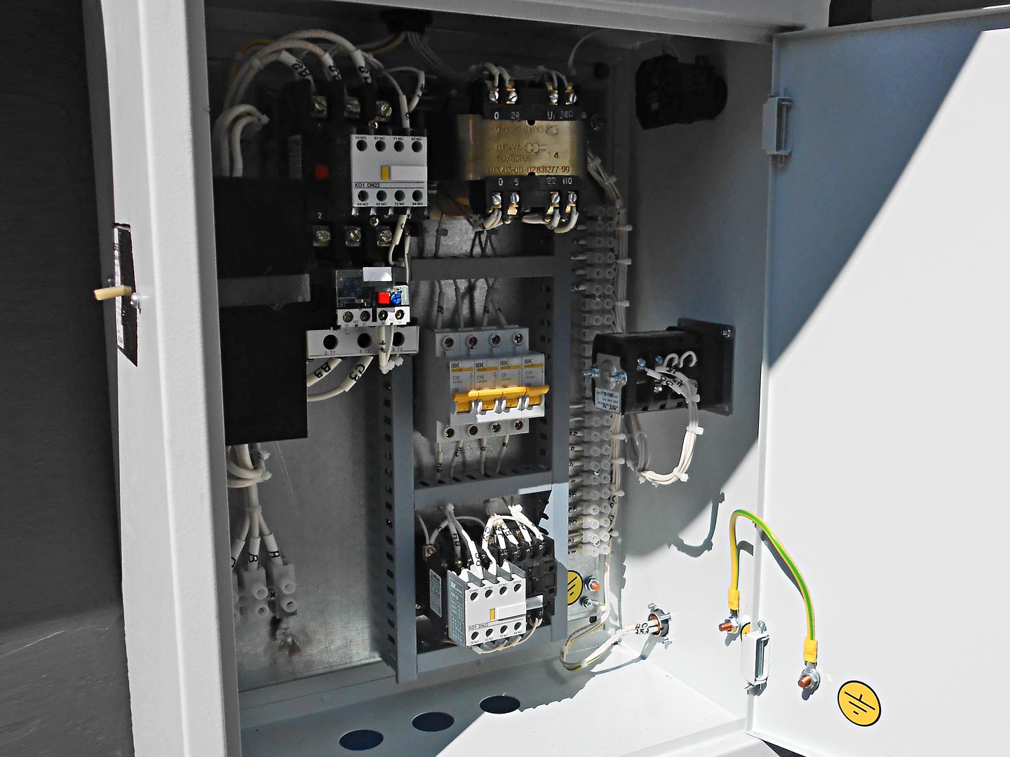 Ножницы гильотинные электромеханические модели СТД 9А. Электрошкаф