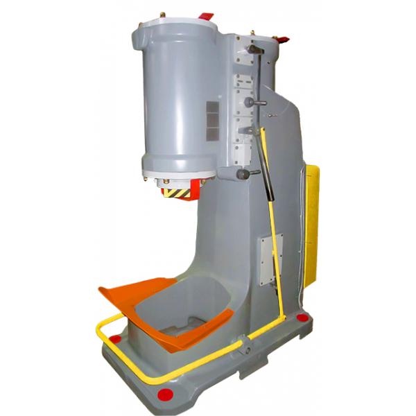 Молот ковочный модели МА4134. Вид сбоку