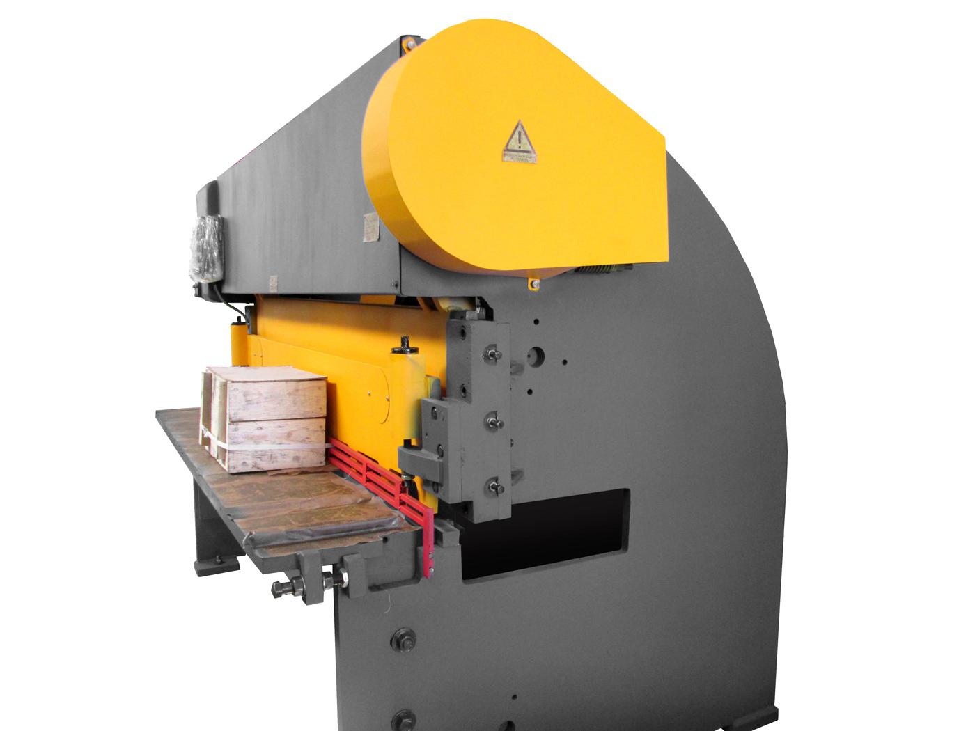Ножницы гильотинные электромеханические модели СТД 9А. Вид спереди