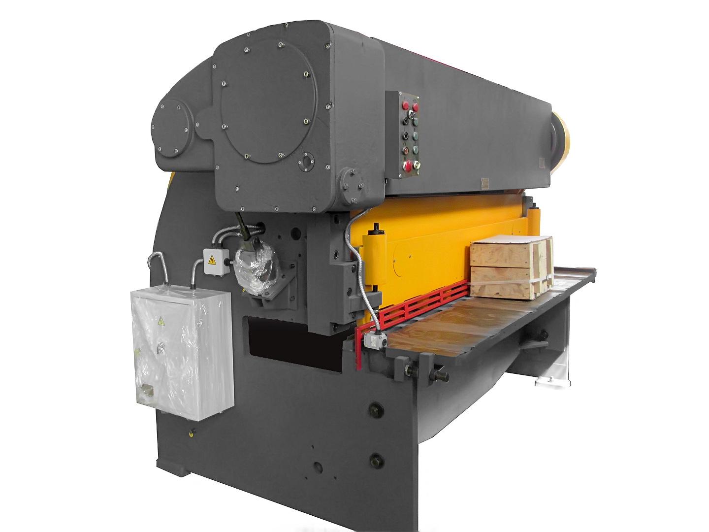 Ножницы гильотинные электромеханические модели СТД 9А. Вид спереди