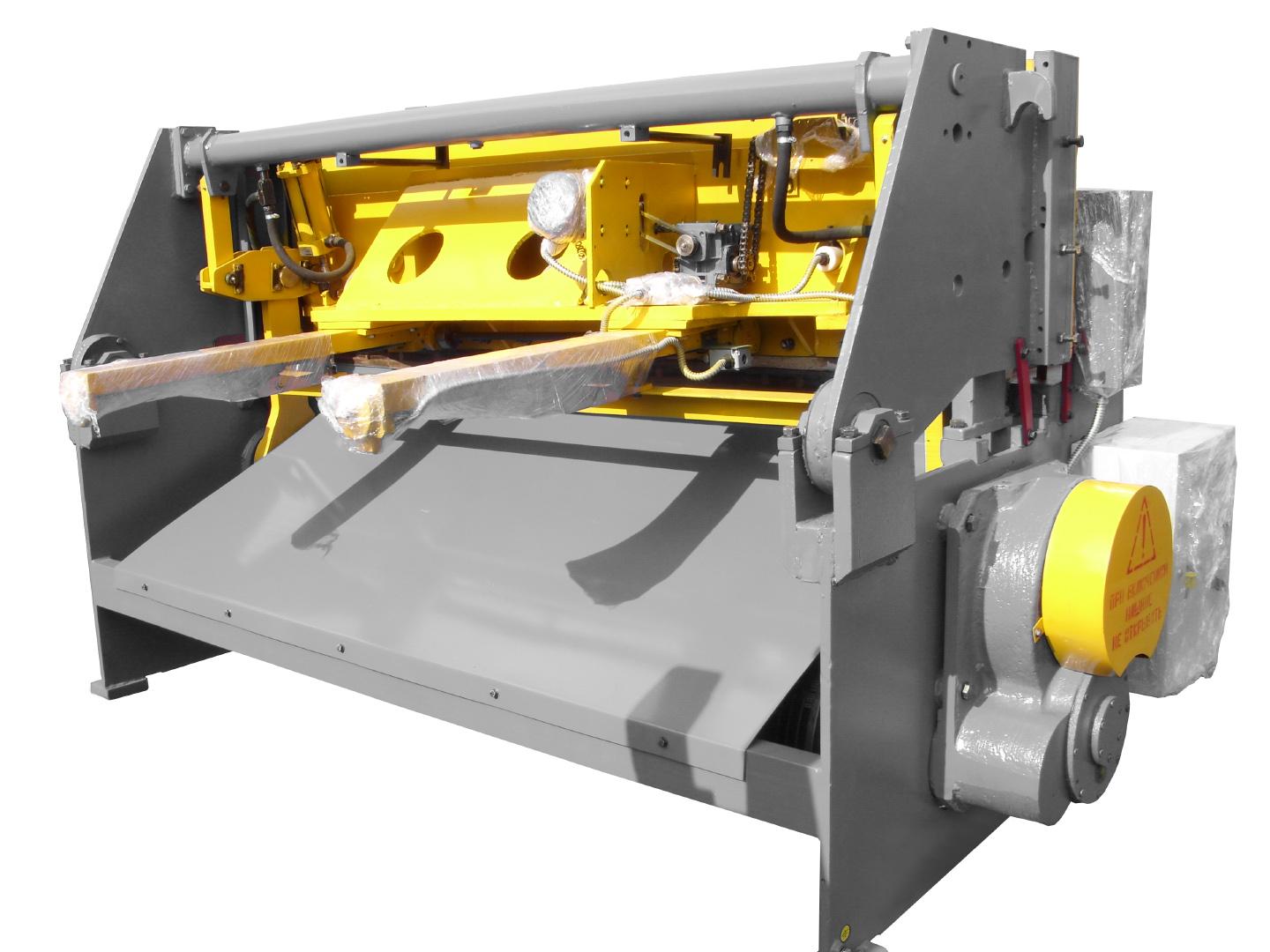 Ножницы гильотинные, кривошипные модели НА3214. Вид сзади