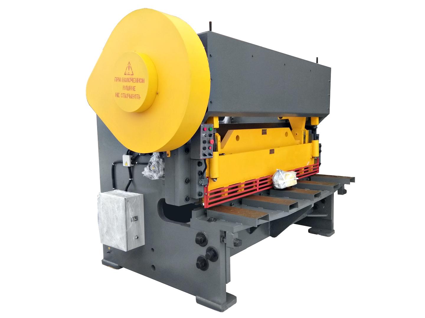 Ножницы гильотинные электромеханические модели Н478.01. Вид сбоку