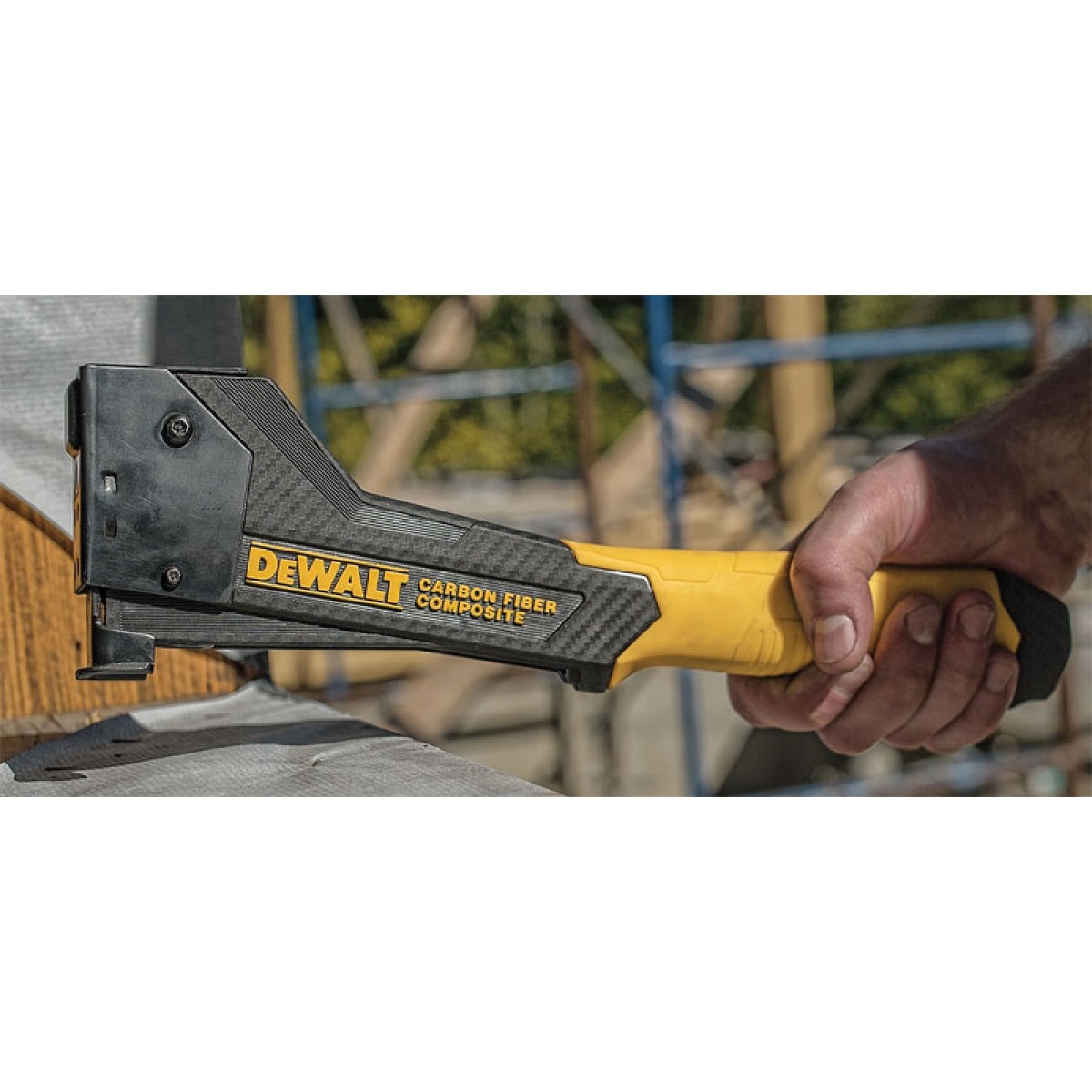 Степлер молотковый DEWALT CARBON FIBER (молоток Таккера)
